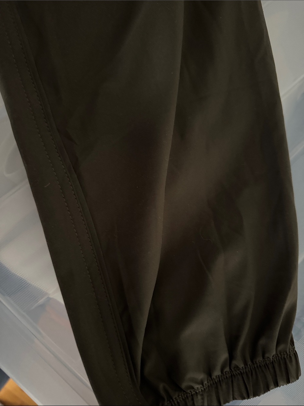 EUC Vuori Olive Green Miles Joggers size large - Picture 9 of 10